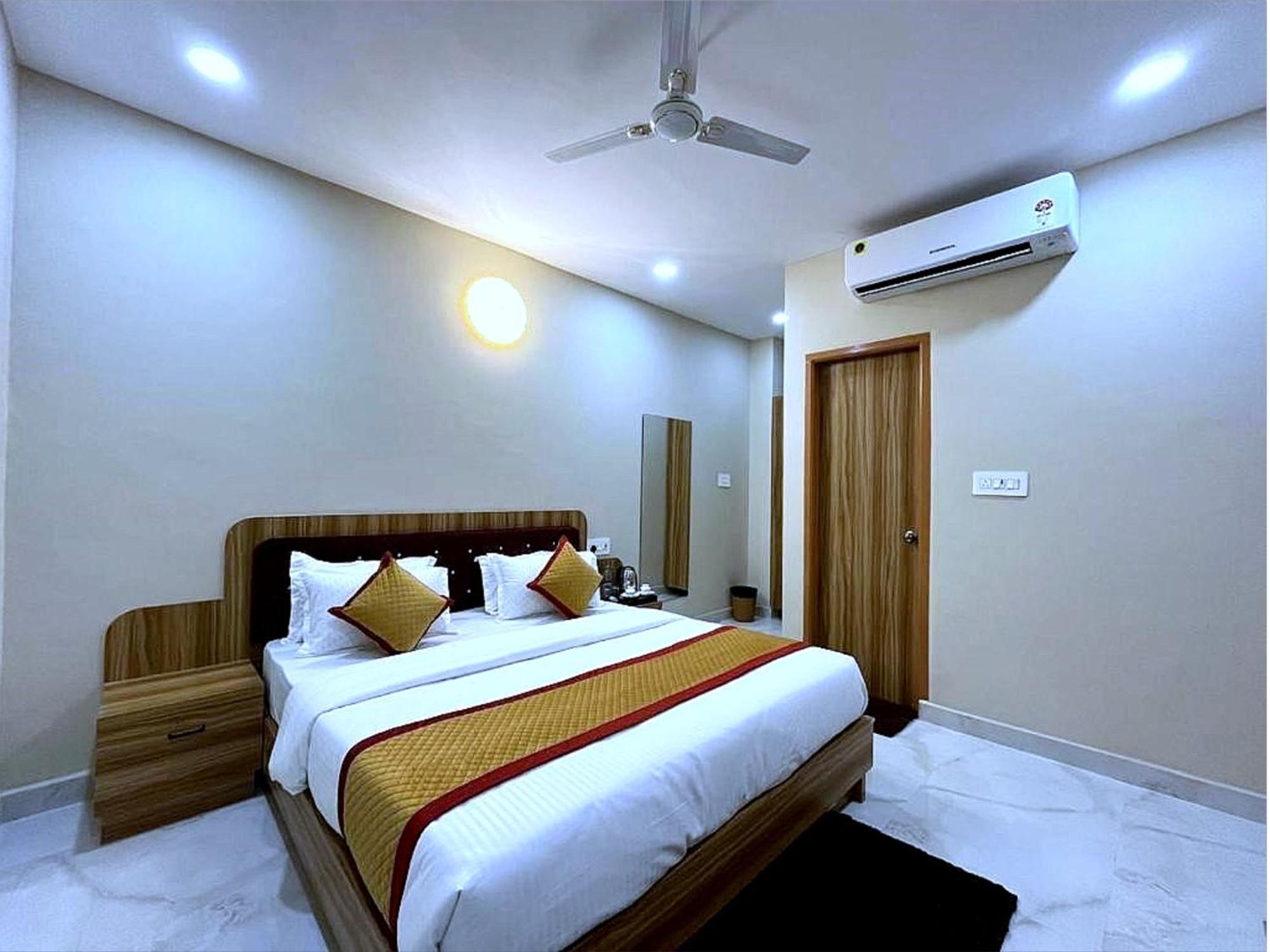 Hotel Vrinda Niddhivan ! Fully Ac, Prem Mandir At Walking Distance ! Just Near The Iskcon Temple Vrindāvan Екстериор снимка